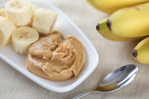 Bannana and almond butter, top 8 energy boosting foods, by healthista