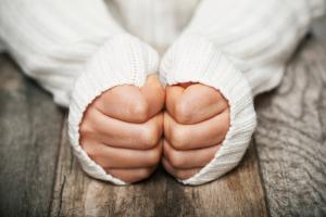 cold hands, 7 ways to lose weight, by healthista