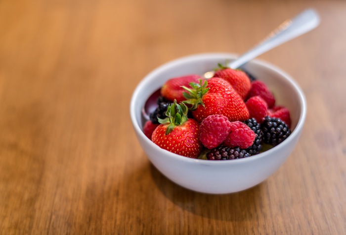 Bowl of berries, 7 ways to lose weight, by healthista