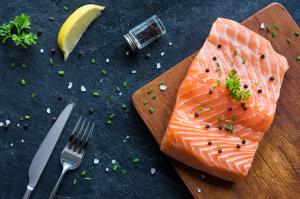 salmon, 8 foods that boost your energy, by healthista
