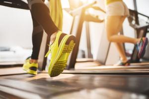 women running on treadmills, 7 ways to lose weight, by healthista