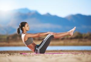 woman doing scrunches, 7 ways to get rid of back pain, by healthista