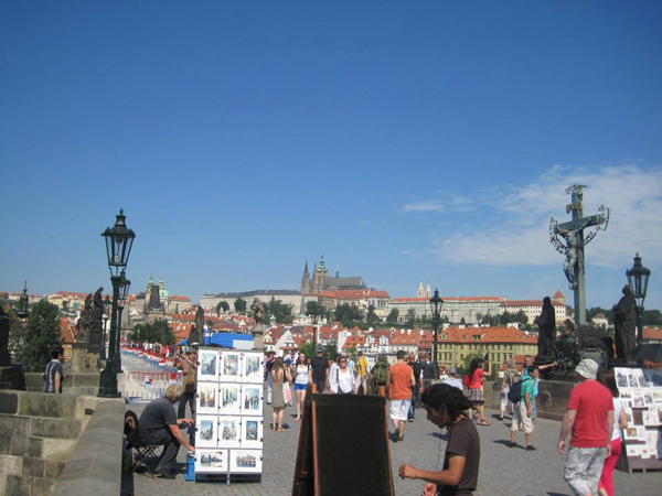 Prague artists by the bridge