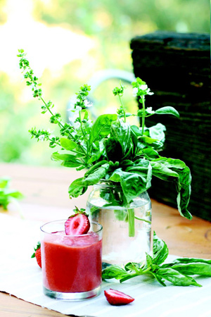 StrawBasFeatured