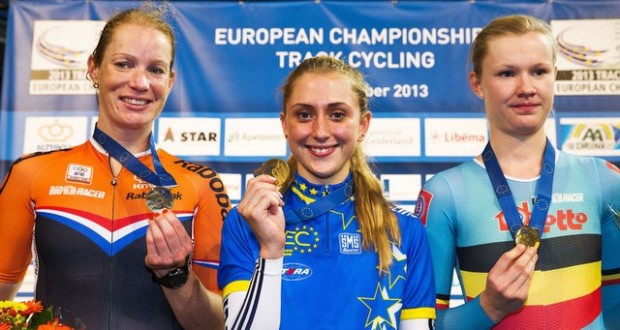 Laura Trott, centre, gets her medal. Picture totalwomenscycling.com