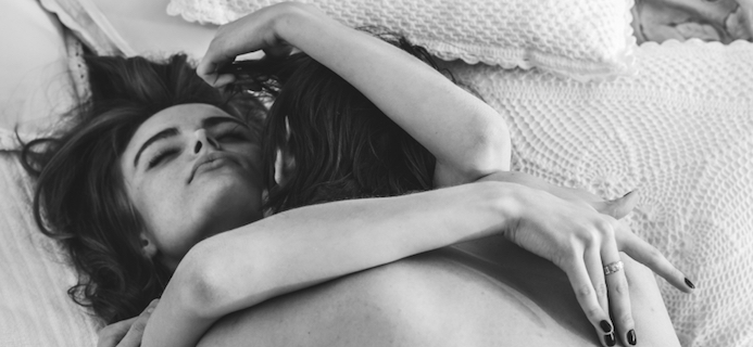 girl and boy in bed 5 reasons you should have sex tonight by healthista