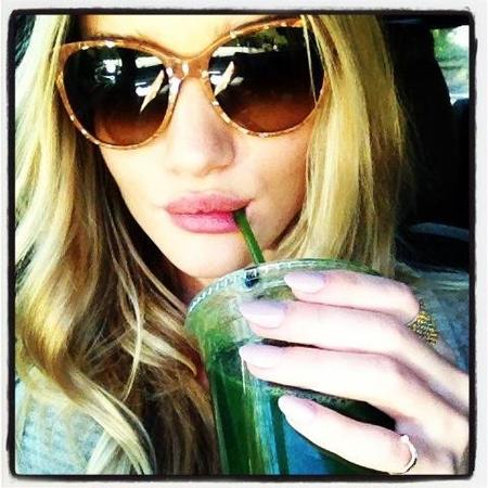 rosie_huntington_whiteley_green_juice