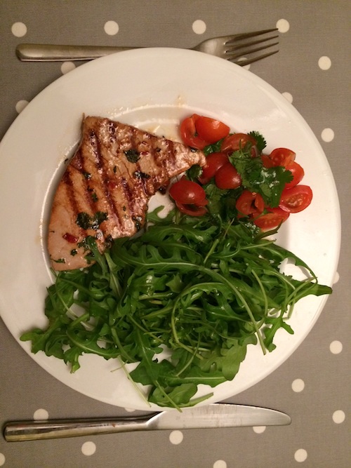 Alli's seared tuna with rocket and cherry tomato salads