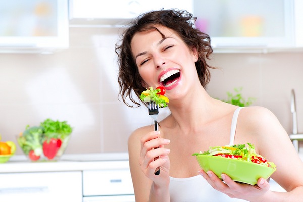 woman_laughing_salad_resize