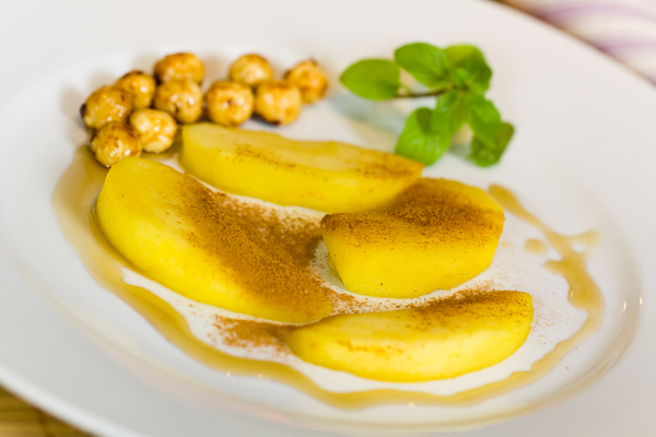 Fresh Compote of Pears with roasted hazelnut,Honey