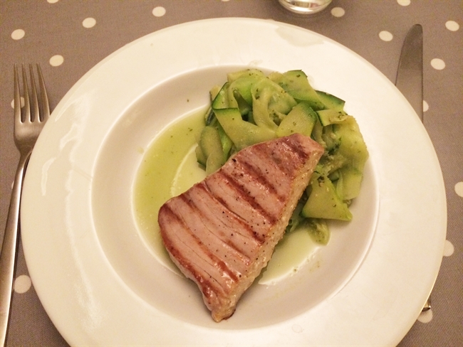 Tuna steak with pesto courgette  