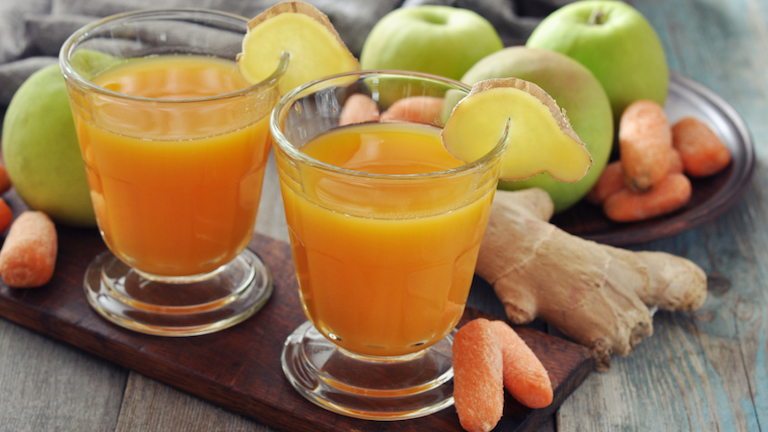 Apple and carrot juice with ginger