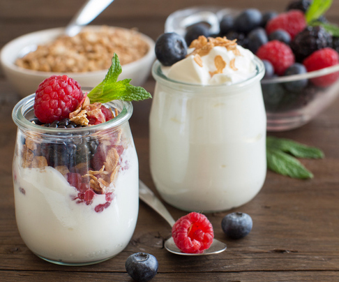 yoghurt-with-toppings-best-snacks-not-fruit-by-healthista.com