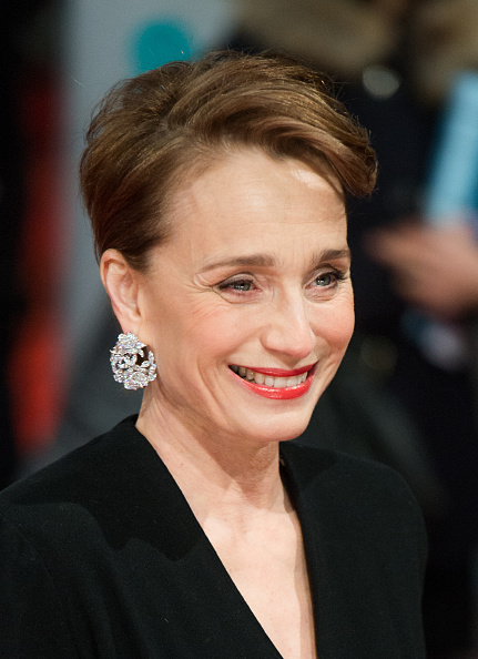 kristin scott thomas 2015 baftas, how to get baftas red carpet hair by healthista.com