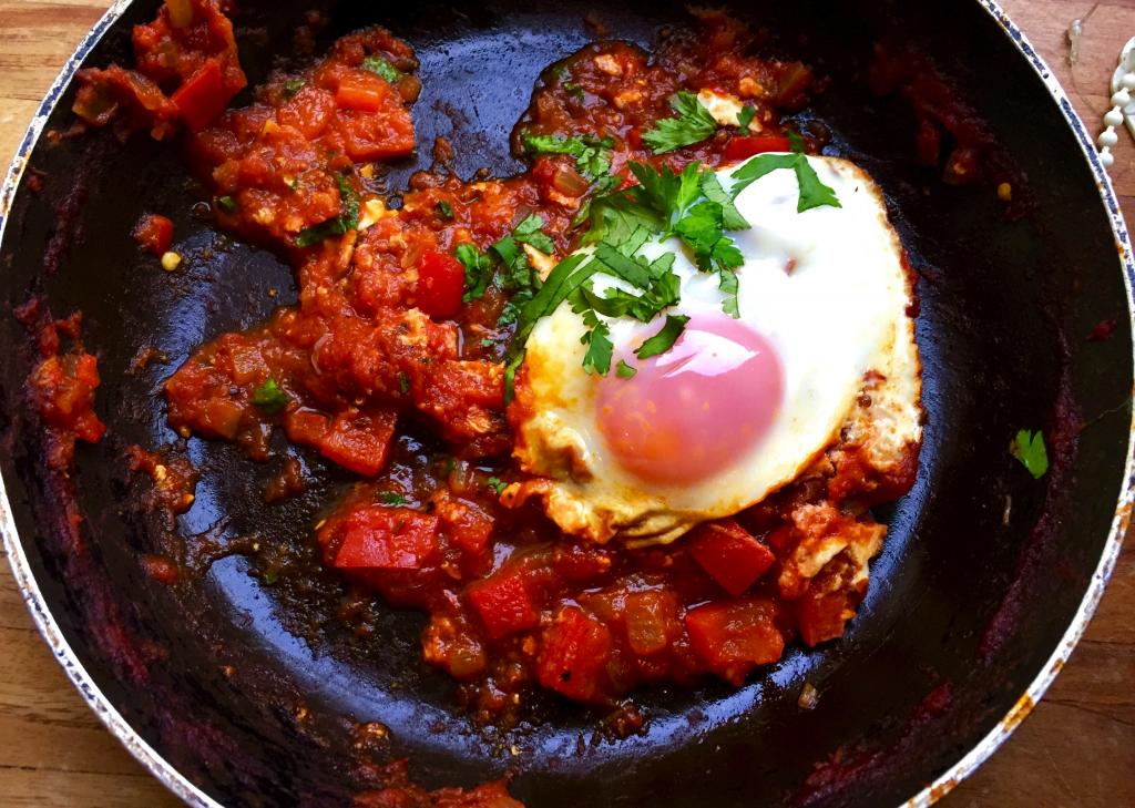 shakshuka-paleo-breakfast-by-healthista.com