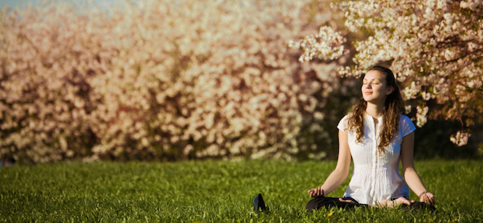 woman-meditating-outside, by Healthista.com