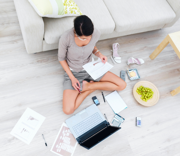 woman sitting on the floor, by Healthista.com