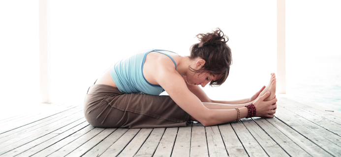 stretch-pose-learn-yoga-online-in-30-days-by-Healthista.com