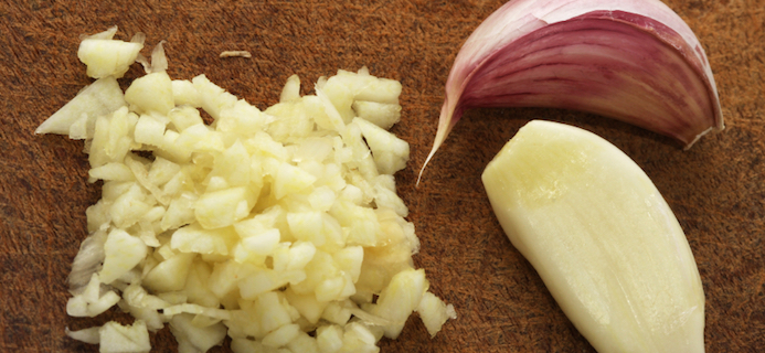 How-to-peel-garlic-by-Healthista.com