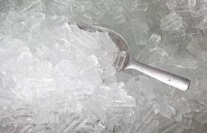 ice-scooper-sore-muscles-by-Healthista.com