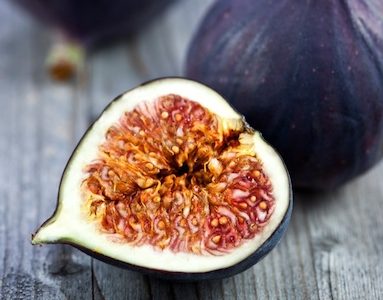 Figs on a wooden table, 9 aphrodisiac foods, by healthista