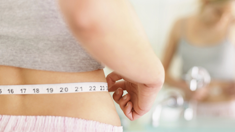 main-women-measuring-herself-7-reasons-your-not-losing-weight-by-Healthista.com