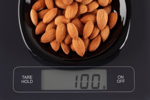 almonds, how to lose weight David Kingsbury, by healthista.com.jpg