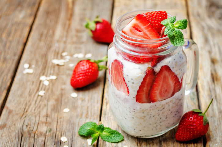 delicious overnight oats, Niomi Smarts top vegan tips - 4 week no meat, egg or dairy challenge by healthista