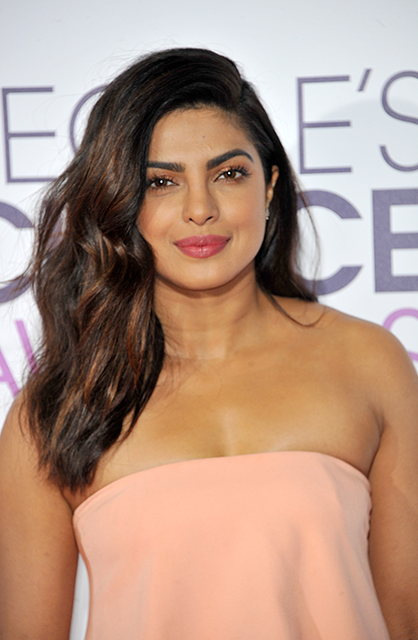 priyanka chopra, Get the people's choice awards beauty looks a fresh face and beachy waves