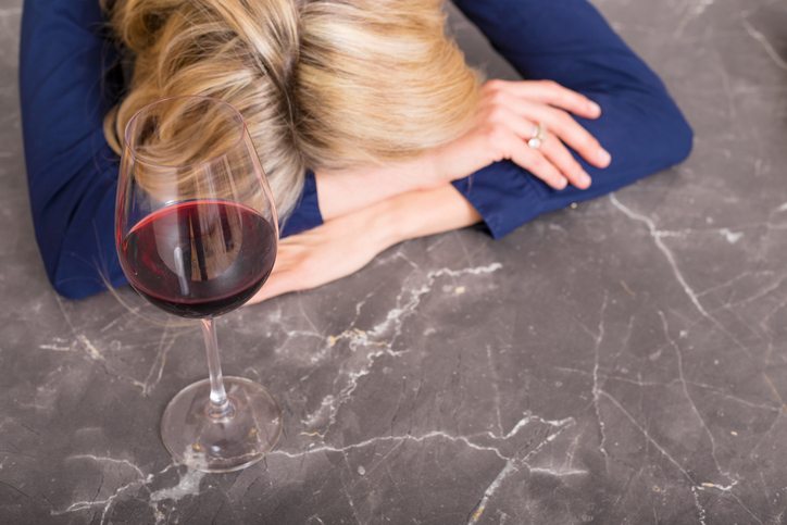 Depressed woman wine, 8 signs that you are having a breakdown, by healthista.com (feature)