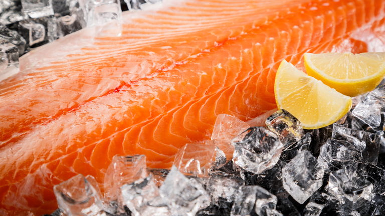 salmon on ice, what to eat for better skin by healthista