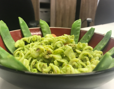 15 Minute Lunch recipe- Super Green Spinach Mayo Tuna Pasta Salad, by healthista.com (feature)