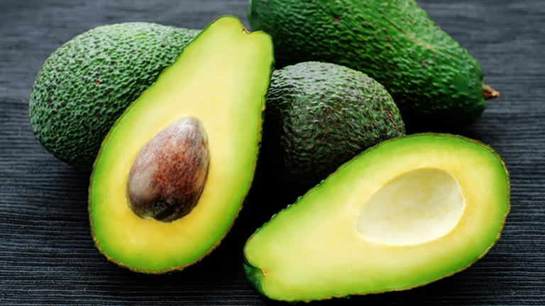 Avocadoes, what to eat for ageing skin by healthista.com