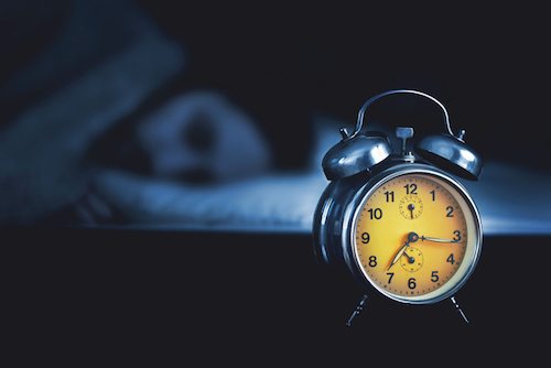 alarm-clock-facing-away-21-days-to-better-sleep-by-healthista.com