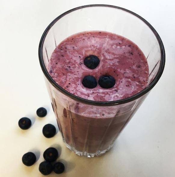 berry smoothie, how to cook healthy for beginners, 6 drinks with fruit and veg, by healthista