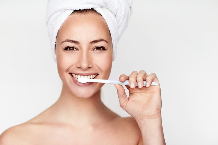 woman brushing teeth 6 things your dentist wishes you would do Healthista