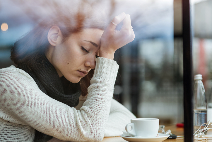 anxious woman, 5 beliefs that are making your anxiety worse by healthista