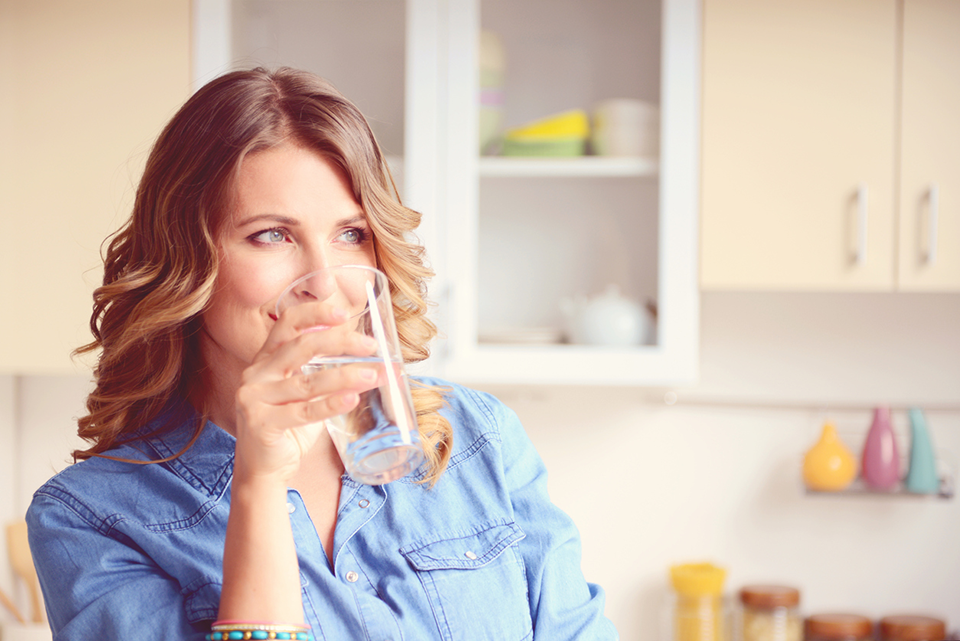 woman drinking water, 7 myths about urinary incontinence by healthista