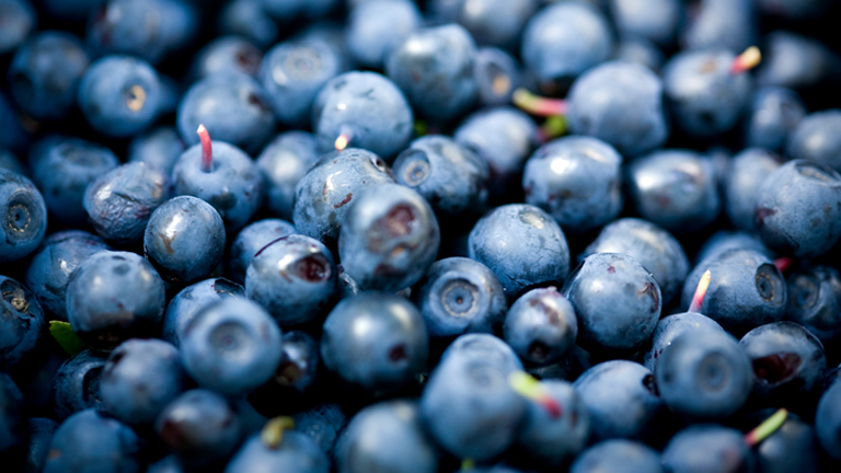 bilberries, superfoods for skin