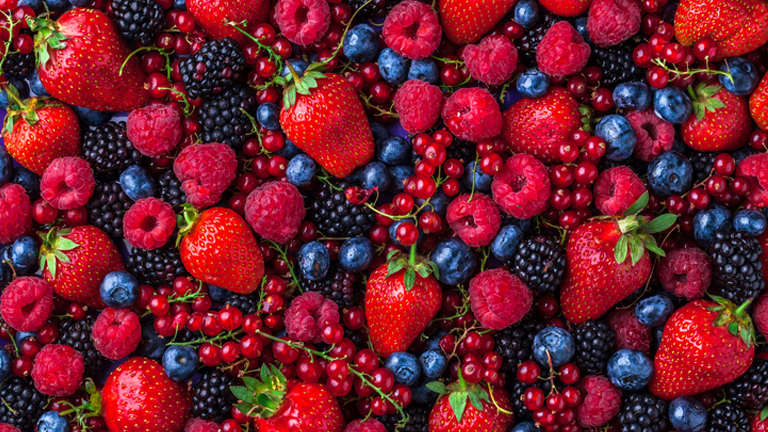 brightly coloured berries, superfoods for skin by healthista.com