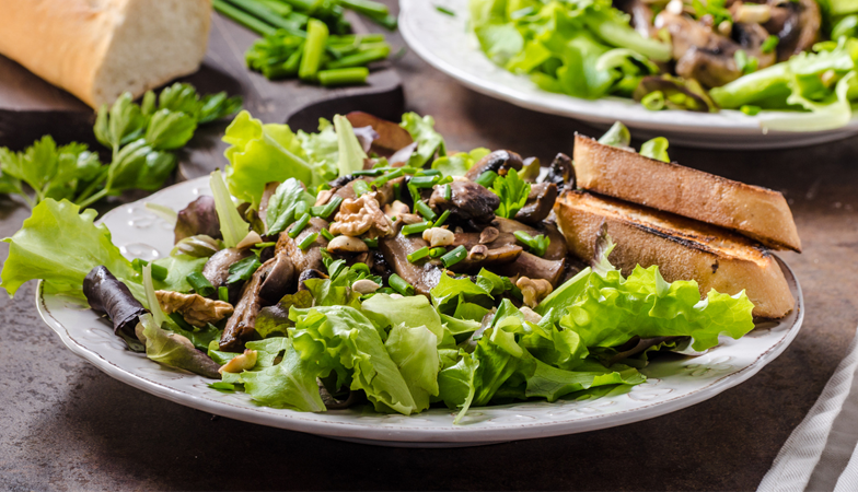 Vegetarian recipe: Spinach-shiitake salad with yuzu-wasabi dressing