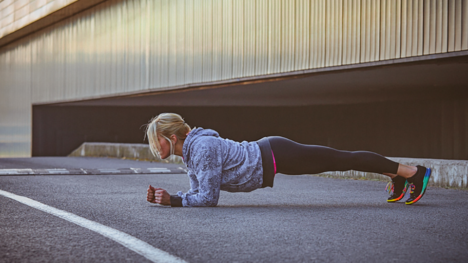 plank exercise, celebrity trainer secrets Kathy Kaehler by healthista