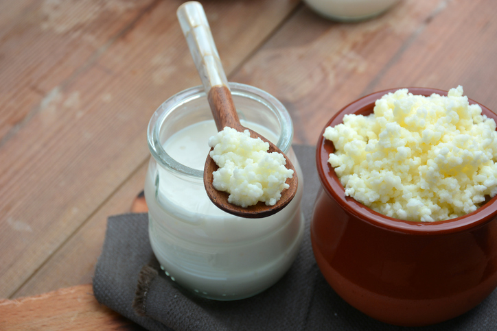 kefir-Fermenting-foods-at-home-A-step-by-step-guide-alana-holloway-by-healthista.com