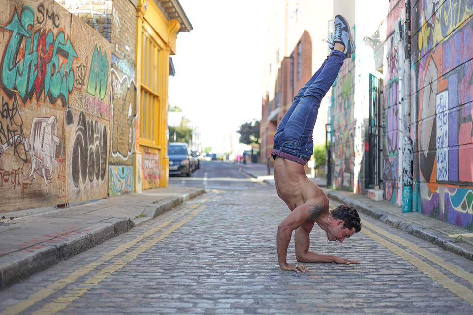 Paolo DeRose Method headstand, Fitness trends by healthista