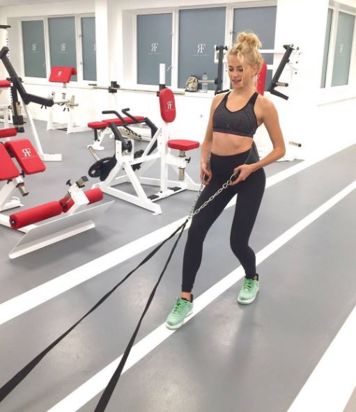 pixie lott, Celebrity trainer secrets Confidence comes from strength training three times a week, says PT to Caroline Flack and Pixie Lott (6)