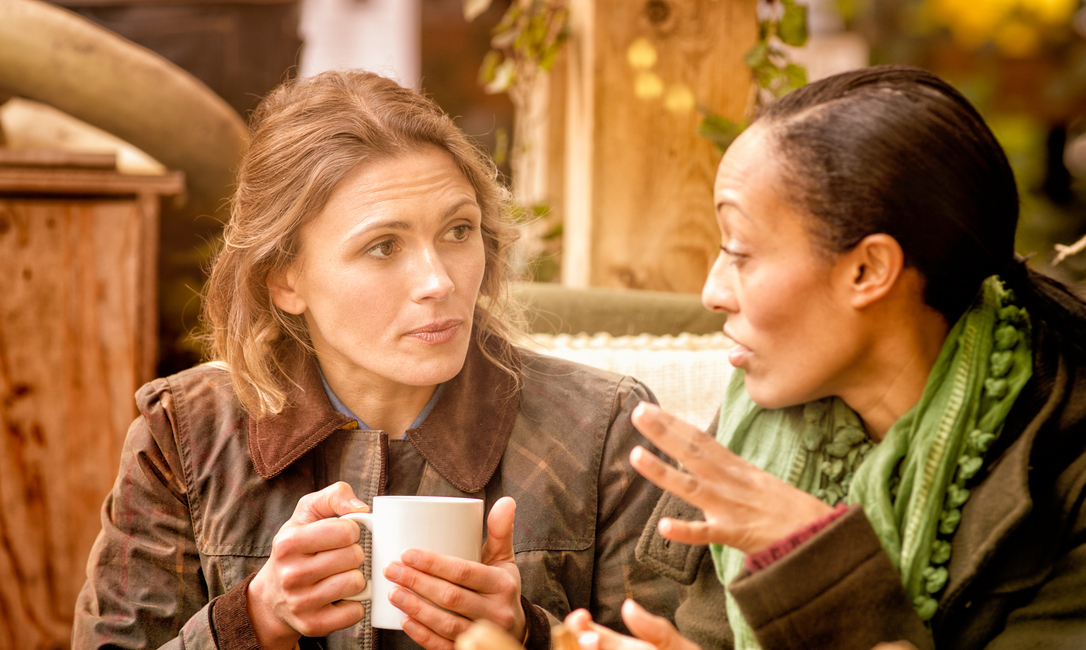 women talking serious, how to make friends by healthista