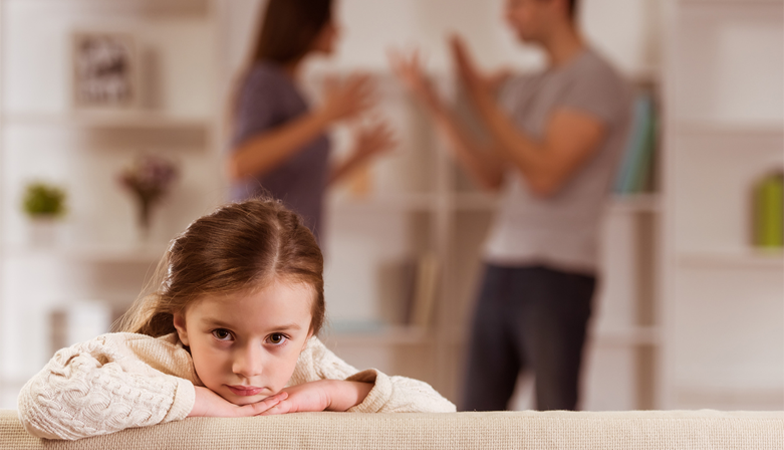 Sad child parents fighting, how to break up when there are children involved by healthista