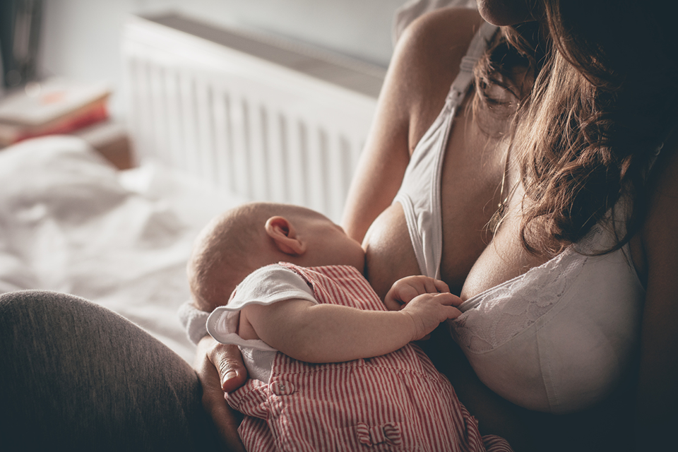 woman breastfeeding, breastfeeding tips these women wish someone told them by healthista