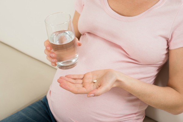 woman-taking-pill-how-to-eat-during-pregnancy-by-healthista.com-in-post-image.jpg