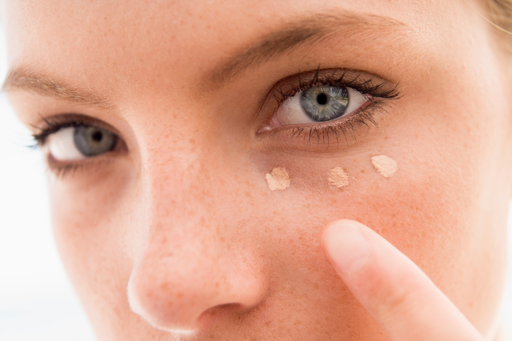 woman wearing concealer, Sweat proof make up by healthista